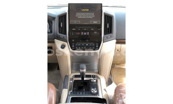 Buy Import Toyota Land Cruiser White Car in Import - Dubai in Central Kenya Buy Import Toyota Land Cruiser White Car in Import - Dubai in Central Kenya