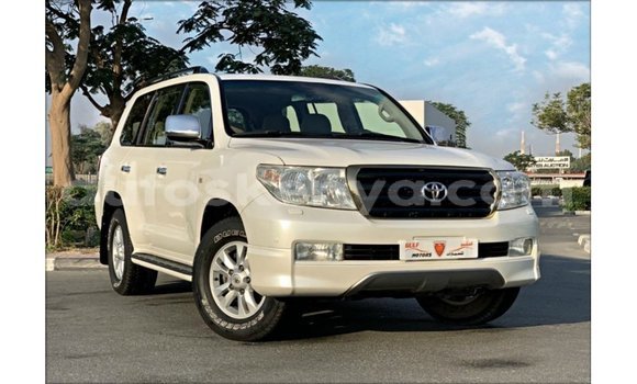Buy Import Toyota Land Cruiser White Car in Import - Dubai in Central Kenya Buy Import Toyota Land Cruiser White Car in Import - Dubai in Central Kenya