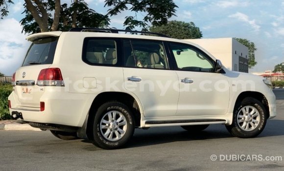 Buy Import Toyota Land Cruiser White Car in Import - Dubai in Central Kenya Buy Import Toyota Land Cruiser White Car in Import - Dubai in Central Kenya