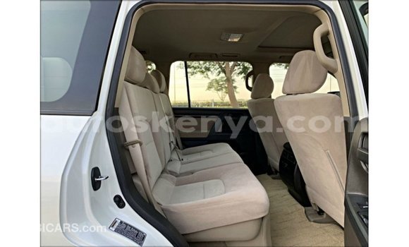 Buy Import Toyota Land Cruiser White Car in Import - Dubai in Central Kenya Buy Import Toyota Land Cruiser White Car in Import - Dubai in Central Kenya