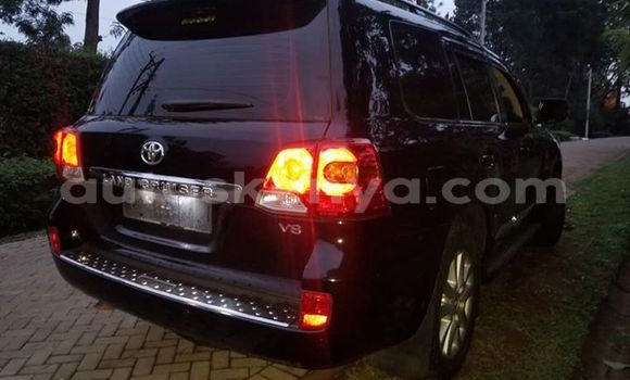 Oofamaa Toyota Land Cruiser Black Makiinaa iti Nairobi keessatti Nairobi keessatti Oofamaa Toyota Land Cruiser Black Makiinaa iti Nairobi keessatti Nairobi keessatti