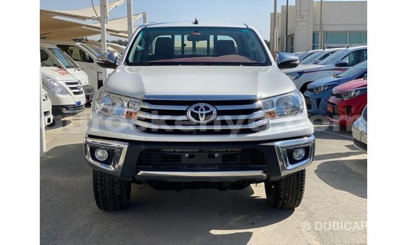 Nunua Imported Toyota Hilux Nyeupe Gari ndani ya Import - Dubai nchini Kati Kenya Nunua Imported Toyota Hilux Nyeupe Gari ndani ya Import - Dubai nchini Kati Kenya