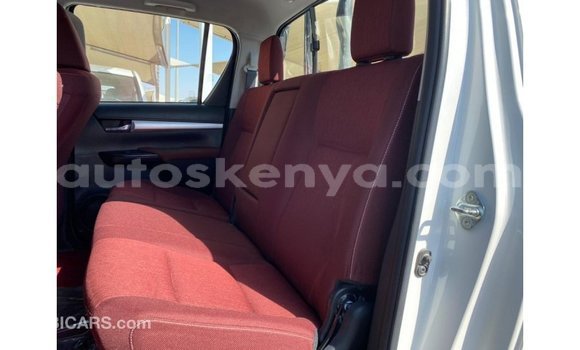 Nunua Imported Toyota Hilux Nyeupe Gari ndani ya Import - Dubai nchini Kati Kenya Nunua Imported Toyota Hilux Nyeupe Gari ndani ya Import - Dubai nchini Kati Kenya