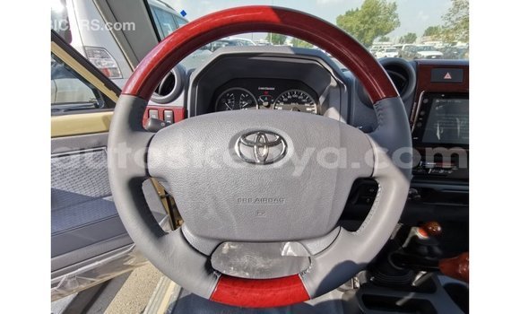 Buy Import Toyota Land Cruiser Beige Car in Import - Dubai in Central Kenya Buy Import Toyota Land Cruiser Beige Car in Import - Dubai in Central Kenya