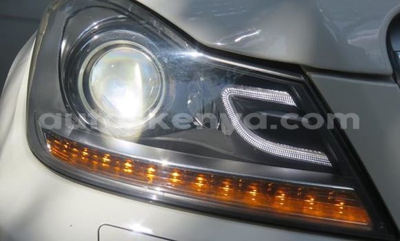 Oofamaa Mercedes‒Benz C–Class White Makiinaa iti Nairobi keessatti Nairobi keessatti Oofamaa Mercedes‒Benz C–Class White Makiinaa iti Nairobi keessatti Nairobi keessatti