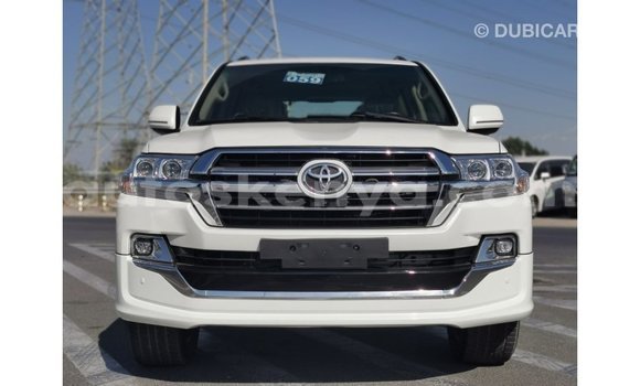 Imported Toyota Land Cruiser White Makiinaa iti Import - Dubai keessatti Central Kenya keessatti Imported Toyota Land Cruiser White Makiinaa iti Import - Dubai keessatti Central Kenya keessatti