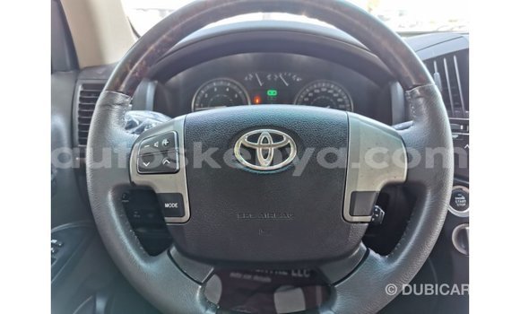 Imported Toyota Land Cruiser White Makiinaa iti Import - Dubai keessatti Central Kenya keessatti Imported Toyota Land Cruiser White Makiinaa iti Import - Dubai keessatti Central Kenya keessatti