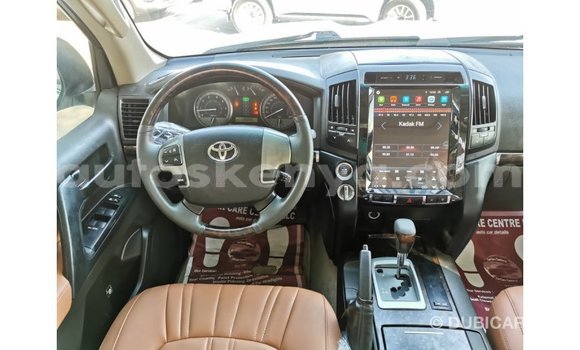 Imported Toyota Land Cruiser White Makiinaa iti Import - Dubai keessatti Central Kenya keessatti Imported Toyota Land Cruiser White Makiinaa iti Import - Dubai keessatti Central Kenya keessatti