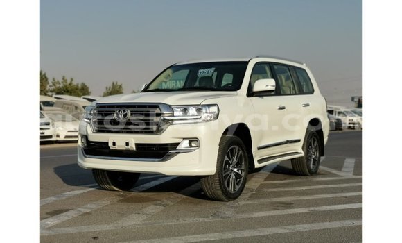 Nunua Imported Toyota Land Cruiser Nyeupe Gari ndani ya Import - Dubai nchini Kati Kenya Nunua Imported Toyota Land Cruiser Nyeupe Gari ndani ya Import - Dubai nchini Kati Kenya