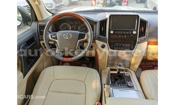 Nunua Imported Toyota Land Cruiser Nyeupe Gari ndani ya Import - Dubai nchini Kati Kenya Nunua Imported Toyota Land Cruiser Nyeupe Gari ndani ya Import - Dubai nchini Kati Kenya