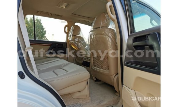 Nunua Imported Toyota Land Cruiser Nyeupe Gari ndani ya Import - Dubai nchini Kati Kenya Nunua Imported Toyota Land Cruiser Nyeupe Gari ndani ya Import - Dubai nchini Kati Kenya