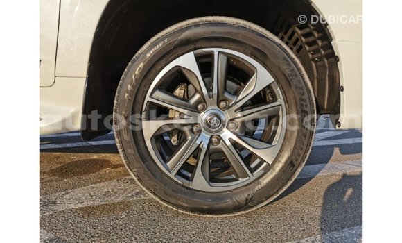Nunua Imported Toyota Land Cruiser Nyeupe Gari ndani ya Import - Dubai nchini Kati Kenya Nunua Imported Toyota Land Cruiser Nyeupe Gari ndani ya Import - Dubai nchini Kati Kenya