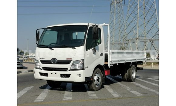 Imported Hino 300 Series White Netiree iti Import - Dubai keessatti Central Kenya keessatti