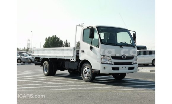 Imported Hino 300 Series White Netiree iti Import - Dubai keessatti Central Kenya keessatti Imported Hino 300 Series White Netiree iti Import - Dubai keessatti Central Kenya keessatti