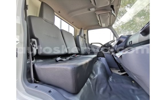 Imported Hino 300 Series White Netiree iti Import - Dubai keessatti Central Kenya keessatti Imported Hino 300 Series White Netiree iti Import - Dubai keessatti Central Kenya keessatti