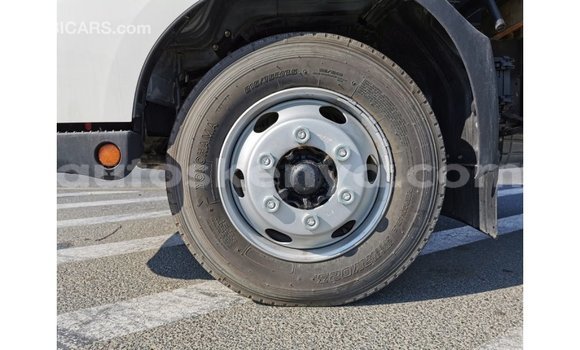 Imported Hino 300 Series White Netiree iti Import - Dubai keessatti Central Kenya keessatti Imported Hino 300 Series White Netiree iti Import - Dubai keessatti Central Kenya keessatti