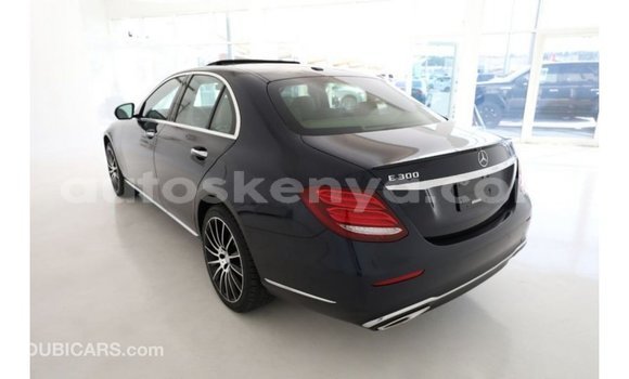 Nunua Imported Mercedes‒Benz 1117 Bluu Lori ndani ya Import - Dubai nchini Kati Kenya Nunua Imported Mercedes‒Benz 1117 Bluu Lori ndani ya Import - Dubai nchini Kati Kenya