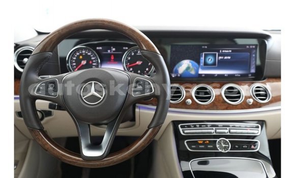 Nunua Imported Mercedes‒Benz 1117 Bluu Lori ndani ya Import - Dubai nchini Kati Kenya Nunua Imported Mercedes‒Benz 1117 Bluu Lori ndani ya Import - Dubai nchini Kati Kenya