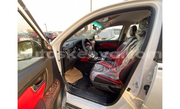 Buy Import Toyota Fortuner White Car in Import - Dubai in Central Kenya Buy Import Toyota Fortuner White Car in Import - Dubai in Central Kenya