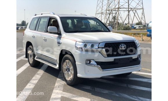 Buy Import Toyota Land Cruiser White Car in Import - Dubai in Central Kenya Buy Import Toyota Land Cruiser White Car in Import - Dubai in Central Kenya