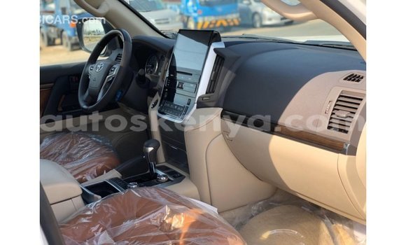Buy Import Toyota Land Cruiser White Car in Import - Dubai in Central Kenya Buy Import Toyota Land Cruiser White Car in Import - Dubai in Central Kenya