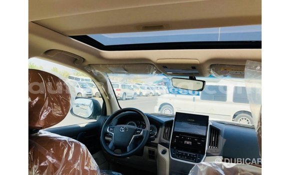 Buy Import Toyota Land Cruiser White Car in Import - Dubai in Central Kenya Buy Import Toyota Land Cruiser White Car in Import - Dubai in Central Kenya