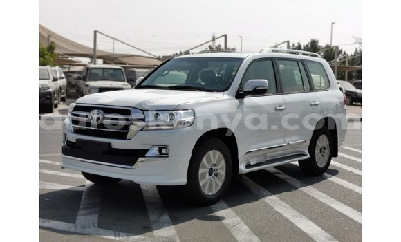 Imported Toyota Land Cruiser White Makiinaa iti Import - Dubai keessatti Central Kenya keessatti Imported Toyota Land Cruiser White Makiinaa iti Import - Dubai keessatti Central Kenya keessatti