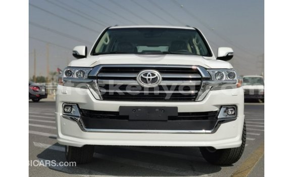 Imported Toyota Land Cruiser White Makiinaa iti Import - Dubai keessatti Central Kenya keessatti Imported Toyota Land Cruiser White Makiinaa iti Import - Dubai keessatti Central Kenya keessatti