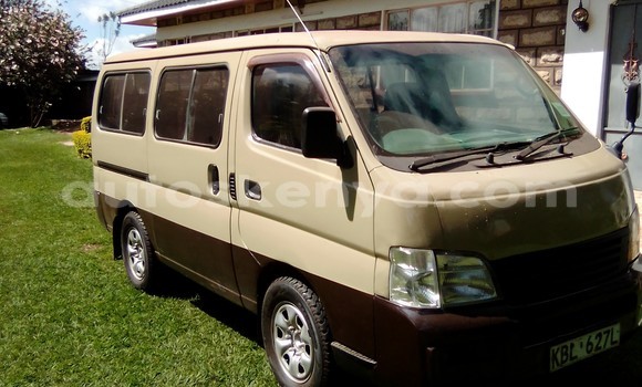 Oofamaa Nissan Caravan Brown Makiinaa iti Meru keessatti East Kenya keessatti