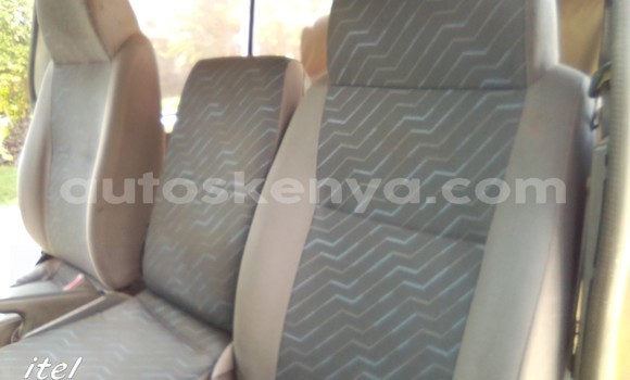 Oofamaa Nissan Caravan Brown Makiinaa iti Meru keessatti East Kenya keessatti Oofamaa Nissan Caravan Brown Makiinaa iti Meru keessatti East Kenya keessatti