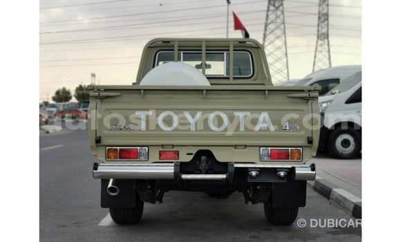 Nunua Imported Toyota Land Cruiser Beige Gari ndani ya Import - Dubai nchini Kati Kenya Nunua Imported Toyota Land Cruiser Beige Gari ndani ya Import - Dubai nchini Kati Kenya