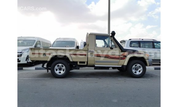 Nunua Imported Toyota Land Cruiser Beige Gari ndani ya Import - Dubai nchini Kati Kenya Nunua Imported Toyota Land Cruiser Beige Gari ndani ya Import - Dubai nchini Kati Kenya