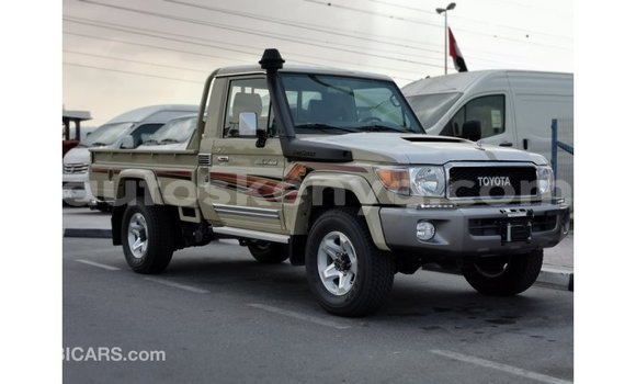 Nunua Imported Toyota Land Cruiser Beige Gari ndani ya Import - Dubai nchini Kati Kenya Nunua Imported Toyota Land Cruiser Beige Gari ndani ya Import - Dubai nchini Kati Kenya