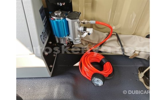 Nunua Imported Toyota Land Cruiser Beige Gari ndani ya Import - Dubai nchini Kati Kenya Nunua Imported Toyota Land Cruiser Beige Gari ndani ya Import - Dubai nchini Kati Kenya