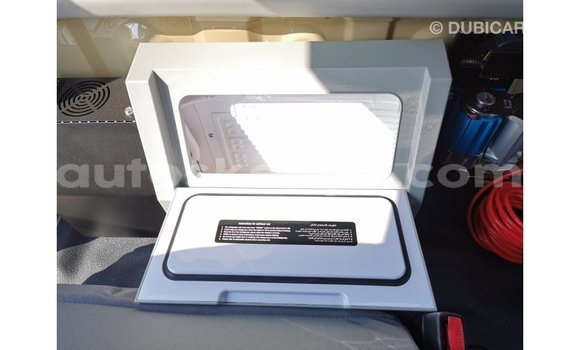 Nunua Imported Toyota Land Cruiser Beige Gari ndani ya Import - Dubai nchini Kati Kenya Nunua Imported Toyota Land Cruiser Beige Gari ndani ya Import - Dubai nchini Kati Kenya