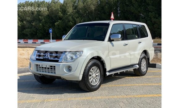 Imported Mitsubishi Pajero White Makiinaa iti Import - Dubai keessatti Central Kenya keessatti Imported Mitsubishi Pajero White Makiinaa iti Import - Dubai keessatti Central Kenya keessatti