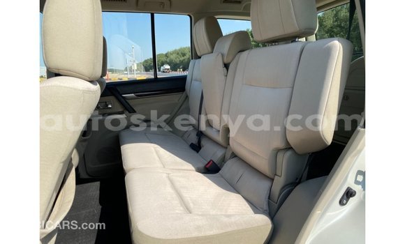 Imported Mitsubishi Pajero White Makiinaa iti Import - Dubai keessatti Central Kenya keessatti Imported Mitsubishi Pajero White Makiinaa iti Import - Dubai keessatti Central Kenya keessatti