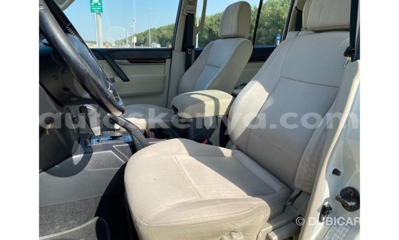 Imported Mitsubishi Pajero White Makiinaa iti Import - Dubai keessatti Central Kenya keessatti Imported Mitsubishi Pajero White Makiinaa iti Import - Dubai keessatti Central Kenya keessatti