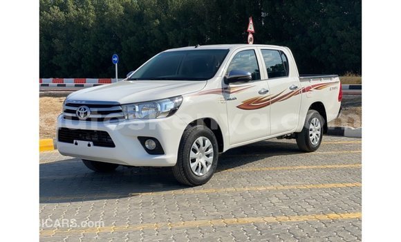 Nunua Imported Toyota Hilux Nyeupe Gari ndani ya Import - Dubai nchini Kati Kenya Nunua Imported Toyota Hilux Nyeupe Gari ndani ya Import - Dubai nchini Kati Kenya