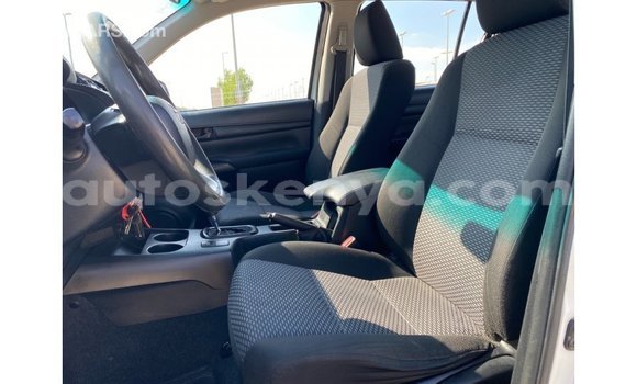 Nunua Imported Toyota Hilux Nyeupe Gari ndani ya Import - Dubai nchini Kati Kenya Nunua Imported Toyota Hilux Nyeupe Gari ndani ya Import - Dubai nchini Kati Kenya