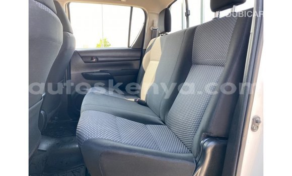 Nunua Imported Toyota Hilux Nyeupe Gari ndani ya Import - Dubai nchini Kati Kenya Nunua Imported Toyota Hilux Nyeupe Gari ndani ya Import - Dubai nchini Kati Kenya