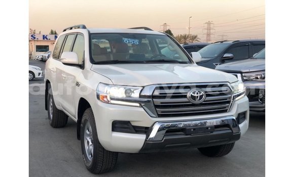 Nunua Imported Toyota Land Cruiser Nyeupe Gari ndani ya Import - Dubai nchini Kati Kenya Nunua Imported Toyota Land Cruiser Nyeupe Gari ndani ya Import - Dubai nchini Kati Kenya