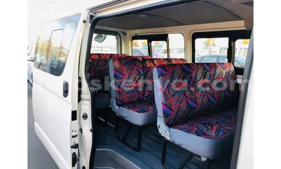 Imported Toyota Hiace White Makiinaa iti Import - Dubai keessatti Central Kenya keessatti Imported Toyota Hiace White Makiinaa iti Import - Dubai keessatti Central Kenya keessatti