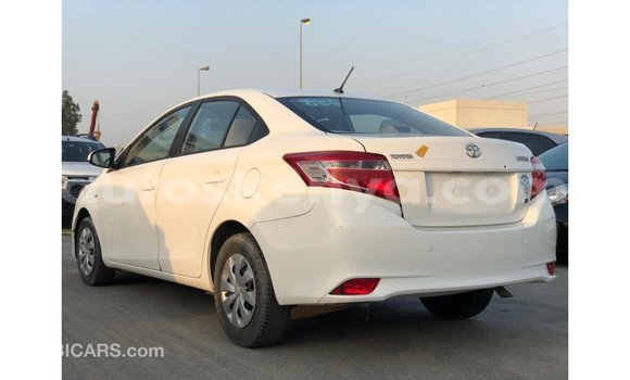 Nunua Imported Toyota Yaris Nyeupe Gari ndani ya Import - Dubai nchini Kati Kenya Nunua Imported Toyota Yaris Nyeupe Gari ndani ya Import - Dubai nchini Kati Kenya