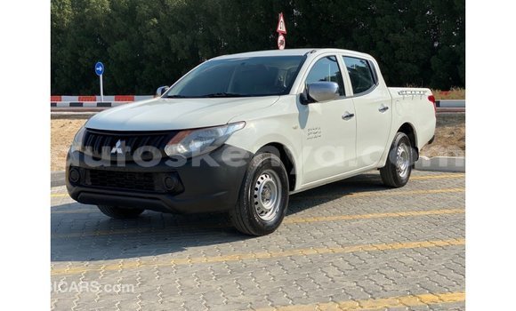 Imported Mitsubishi L200 White Makiinaa iti Import - Dubai keessatti Central Kenya keessatti Imported Mitsubishi L200 White Makiinaa iti Import - Dubai keessatti Central Kenya keessatti