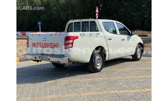 Imported Mitsubishi L200 White Makiinaa iti Import - Dubai keessatti Central Kenya keessatti Imported Mitsubishi L200 White Makiinaa iti Import - Dubai keessatti Central Kenya keessatti