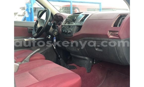 Imported Toyota Hilux White Makiinaa iti Import - Dubai keessatti Central Kenya keessatti Imported Toyota Hilux White Makiinaa iti Import - Dubai keessatti Central Kenya keessatti