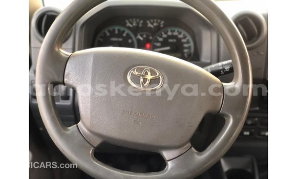 Nunua Imported Toyota Land Cruiser Nyeupe Gari ndani ya Import - Dubai nchini Kati Kenya Nunua Imported Toyota Land Cruiser Nyeupe Gari ndani ya Import - Dubai nchini Kati Kenya