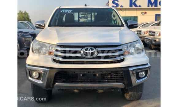 Nunua Imported Toyota Hilux Nyeupe Gari ndani ya Import - Dubai nchini Kati Kenya Nunua Imported Toyota Hilux Nyeupe Gari ndani ya Import - Dubai nchini Kati Kenya