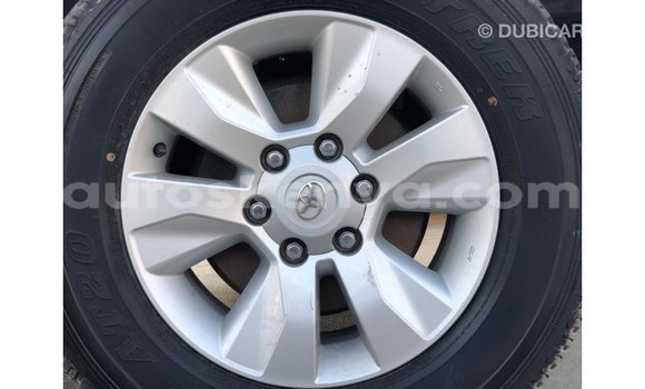 Nunua Imported Toyota Hilux Nyeupe Gari ndani ya Import - Dubai nchini Kati Kenya Nunua Imported Toyota Hilux Nyeupe Gari ndani ya Import - Dubai nchini Kati Kenya